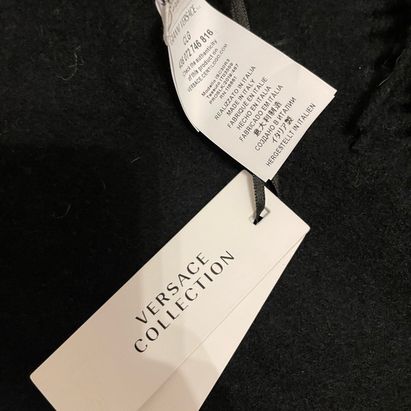 VERSACE COLLECTION 100% wool black scarf - Picture 3 of 4